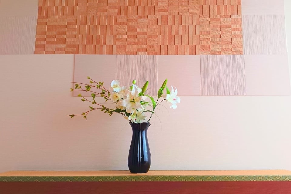 Simple Japanese flower arrangement symbolizing humility