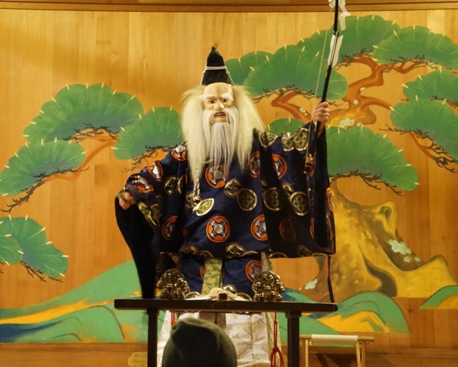 将軍や貴族、そして世界からも愛される【能】