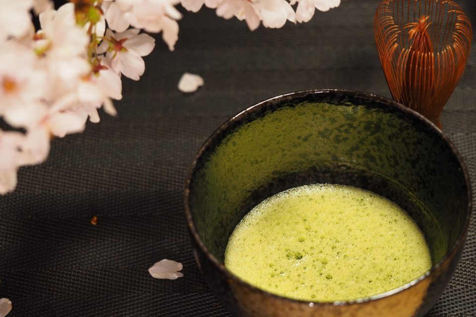 室町時代に茶の湯とともに金継ぎが生まれた