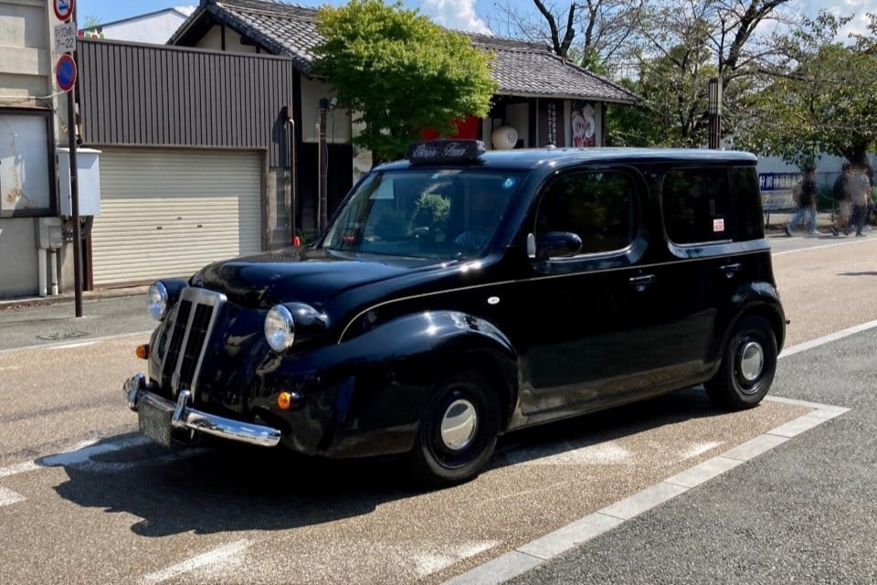 ワンボックスタイプのタクシーのイメージ画像
