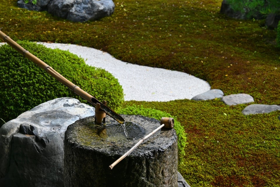 禅の雰囲気が漂う獅子脅し