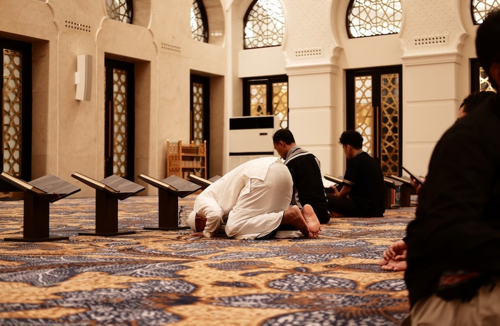 礼拝するムスリム