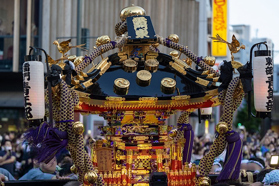 浅草：神輿