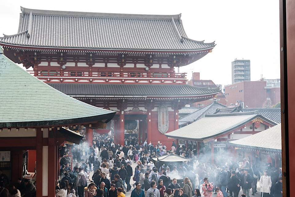 浅草：線香と浅草寺
