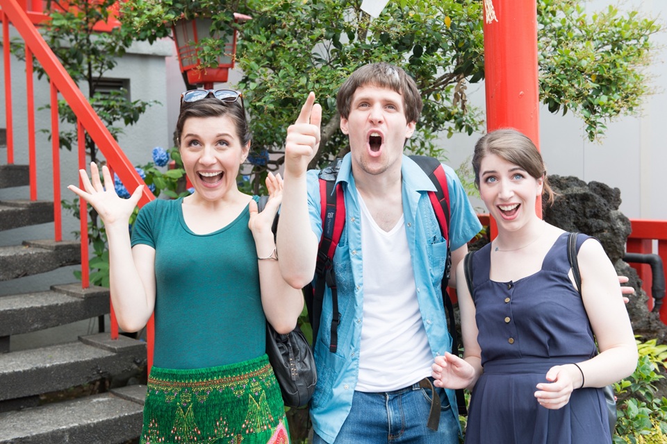 広島での外国人観光客グループ