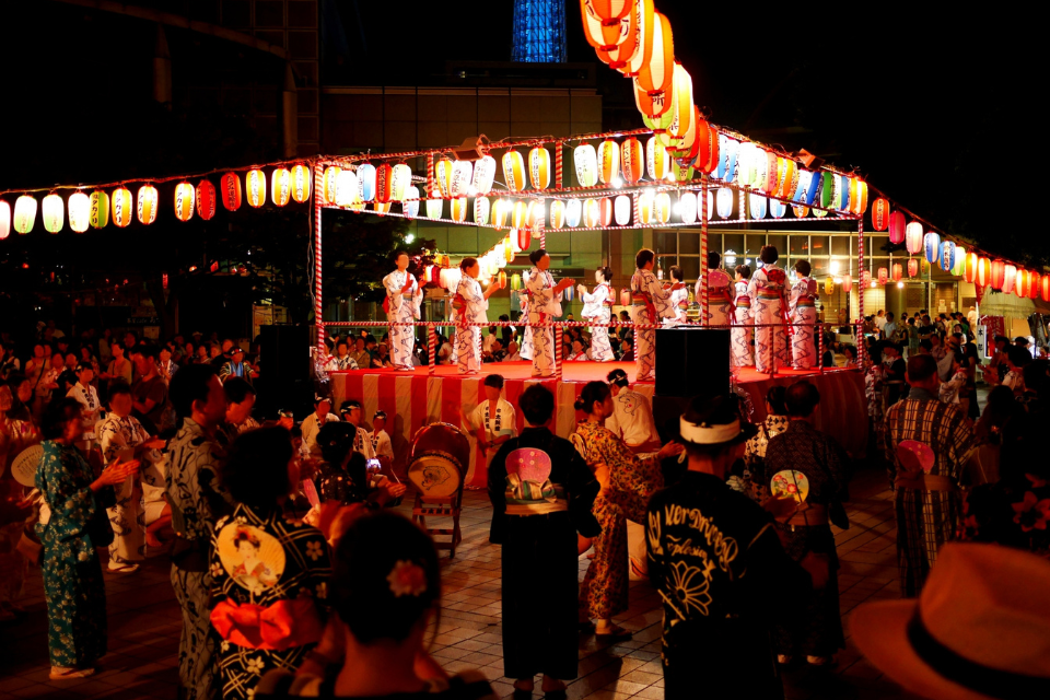 地域イベントでにぎわう祭りの様子